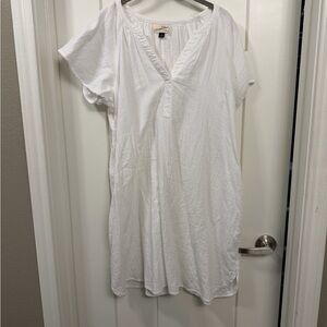 White V-Neck Short Sleeve Dress